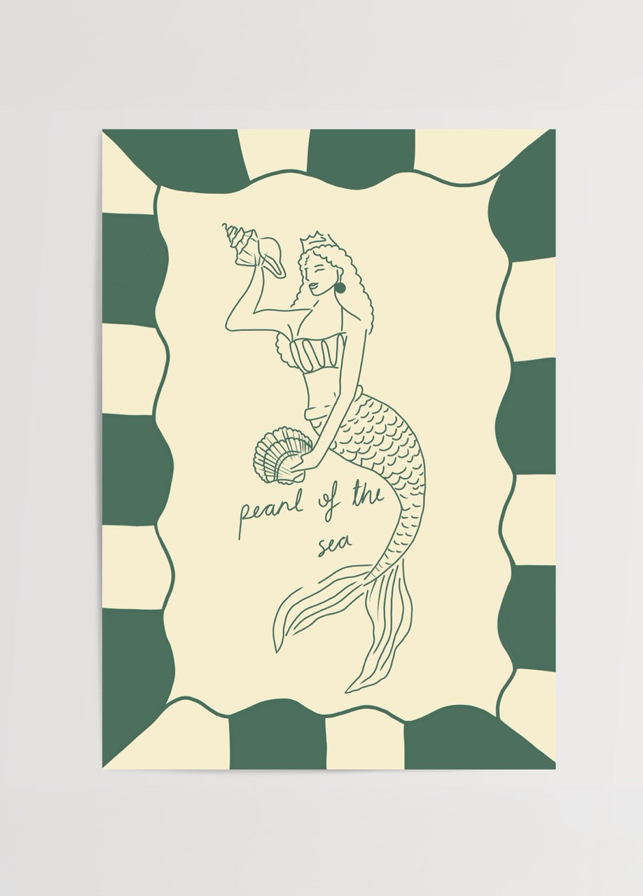 Elif Korkut’un “Pearl of the Sea” adlı, denizkızı illüstrasyonlu yeşil ve krem tonlarında minimalist poster baskısı.