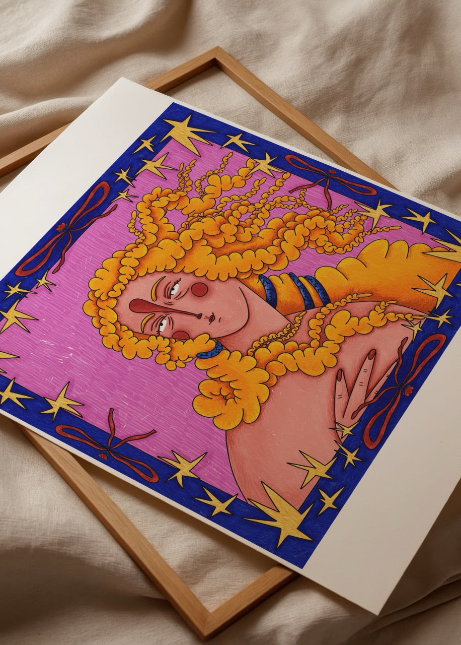 Elif Sezgin’in “Tired Venus” adlı, pembe ve mavi arka planlı, altın saçlı kadın figürlü modern illüstrasyon posteri.