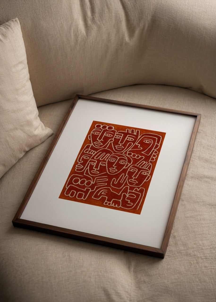 Nida Büyük imzalı Facia posteri, terrakota zemin üzerinde beyaz çizgilerle oluşturulmuş soyut yüz illüstrasyonlarıyla modern sanat baskısı.