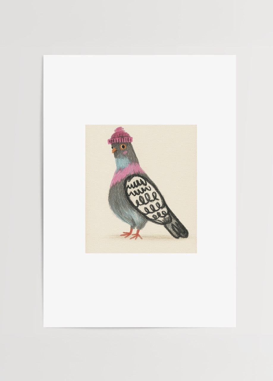 Nida Büyük imzalı Feather Vibes posteri, pastel tonlarda bere takmış güvercin illüstrasyonu ile eğlenceli ve sıcak sanat baskısı.