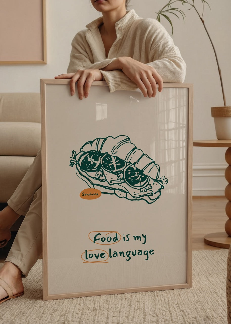 Croissant sandviç çizimi ve "Food is my love language" yazısı içeren mutfak posteri