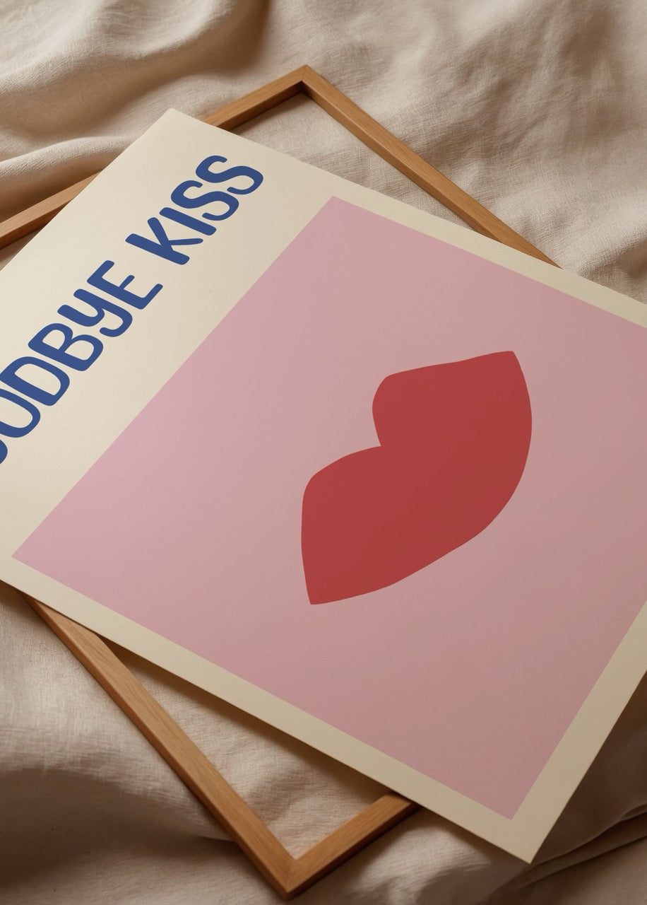 Goodbye Kiss poster baskı, kırmızı dudak illüstrasyonlu pastel pembe modern tipografi duvar dekoru