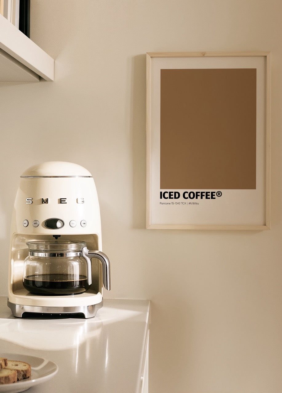 Pantone esintili açık kahve tonlarında Iced Coffee yazılı modern ve minimal renk bloklu poster
