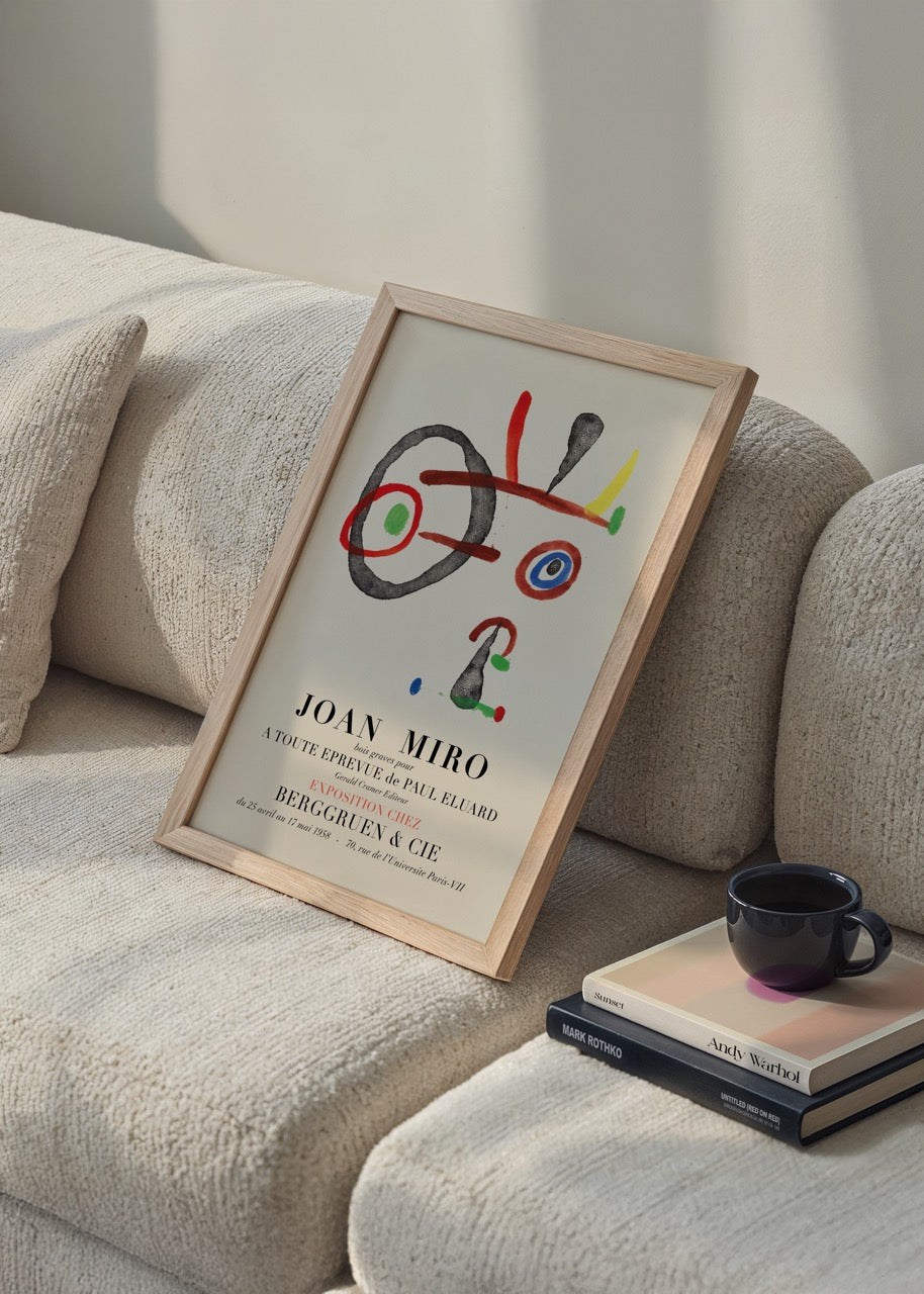 Joan Miró’nun 1958 tarihli, Paul Éluard’ın şiir kitabı için hazırladığı soyut illüstrasyonlardan uyarlanmış renkli poster tasarımı.