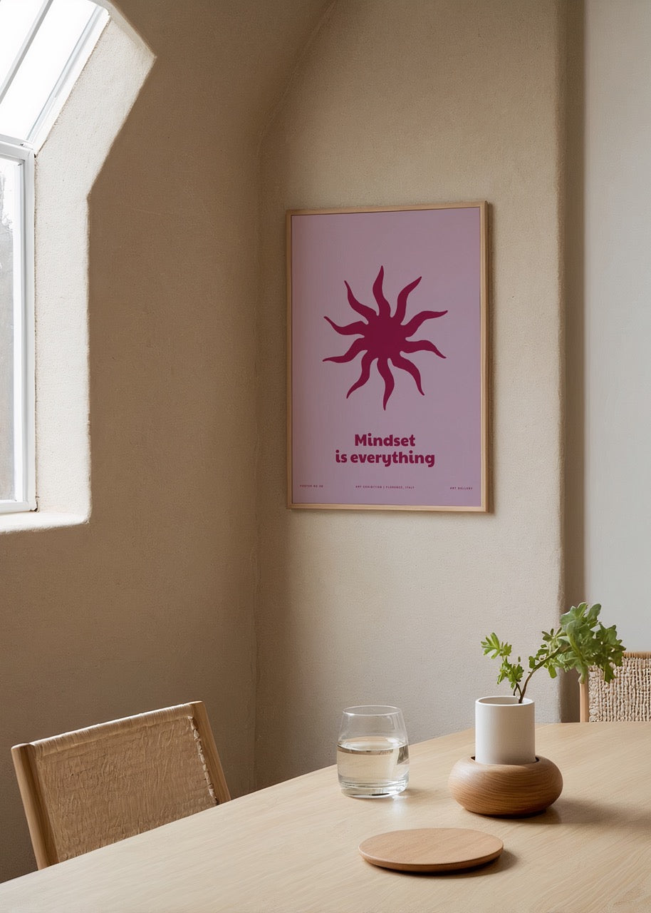 Lavanta zemin üzerinde bordo güneş figürü ve altında “Mindset is everything” yazılı motive edici modern poster