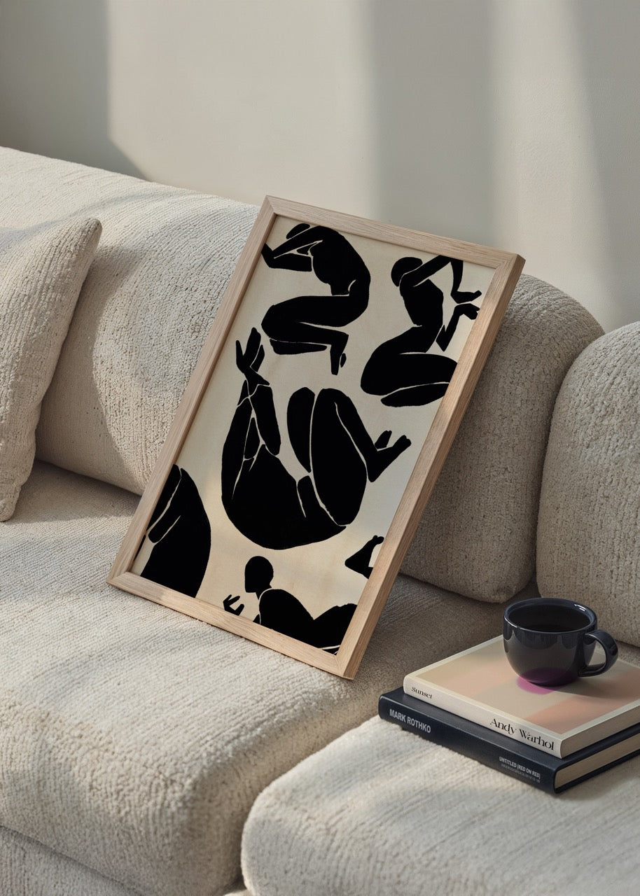 Siyah soyut kadın figürlerinin bej zemin üzerinde yer aldığı modern minimalist sanat posteri