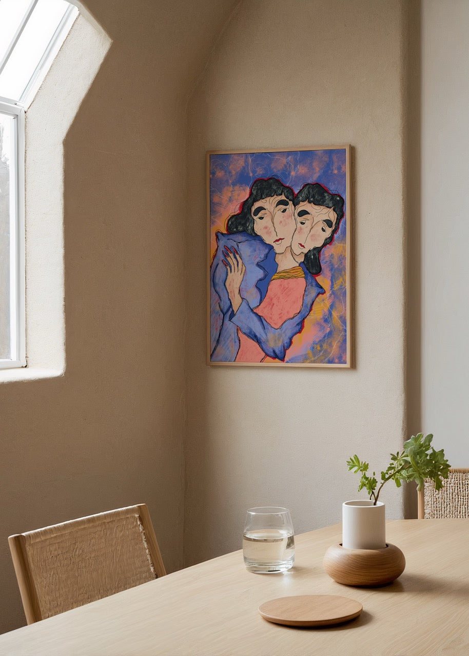 Selma Özgül’ün Öteki adlı posteri, tek bedende birleşmiş iki yüz figürü ve mor-mavi tonlarıyla modern soyut sanatı yansıtan eser.