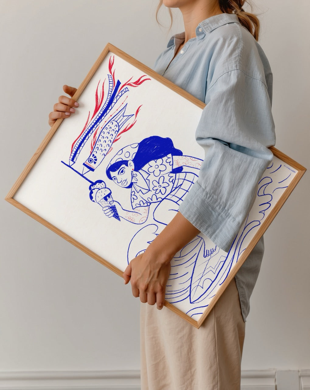 Elif İpek Oğuzhan’ın Surfing Girl adlı eseri – mavi ve kırmızı çizgilerle denizde sörf yapan kadın figürlü modern illüstrasyon posteri.