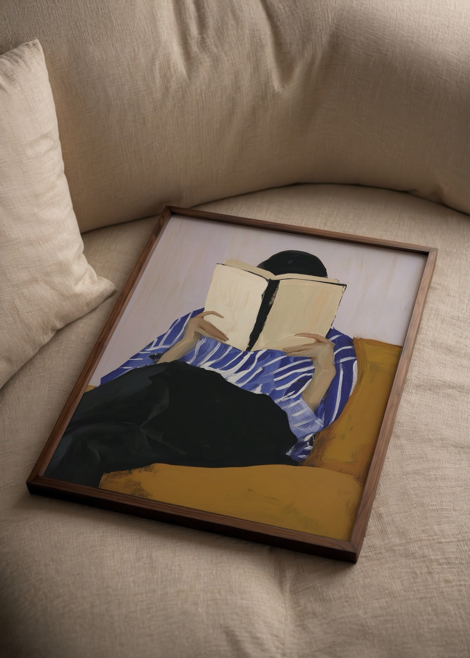 Yaren Ünlü’nün “The Reader” adlı, kitap okuyan figürü betimleyen illüstratif poster baskı.