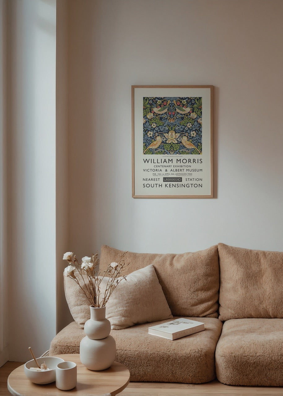 William Morris Strawberry Thief desenli kuş ve çilek motifli sanat posteri