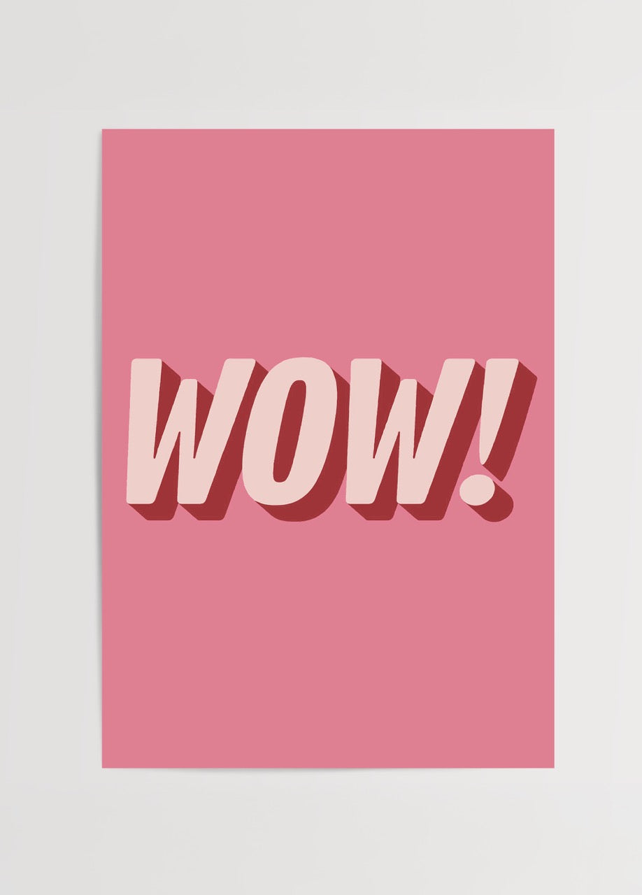 Pembe zemin üzerinde büyük beyaz tipografiyle "WOW!" yazılı modern dekoratif poster