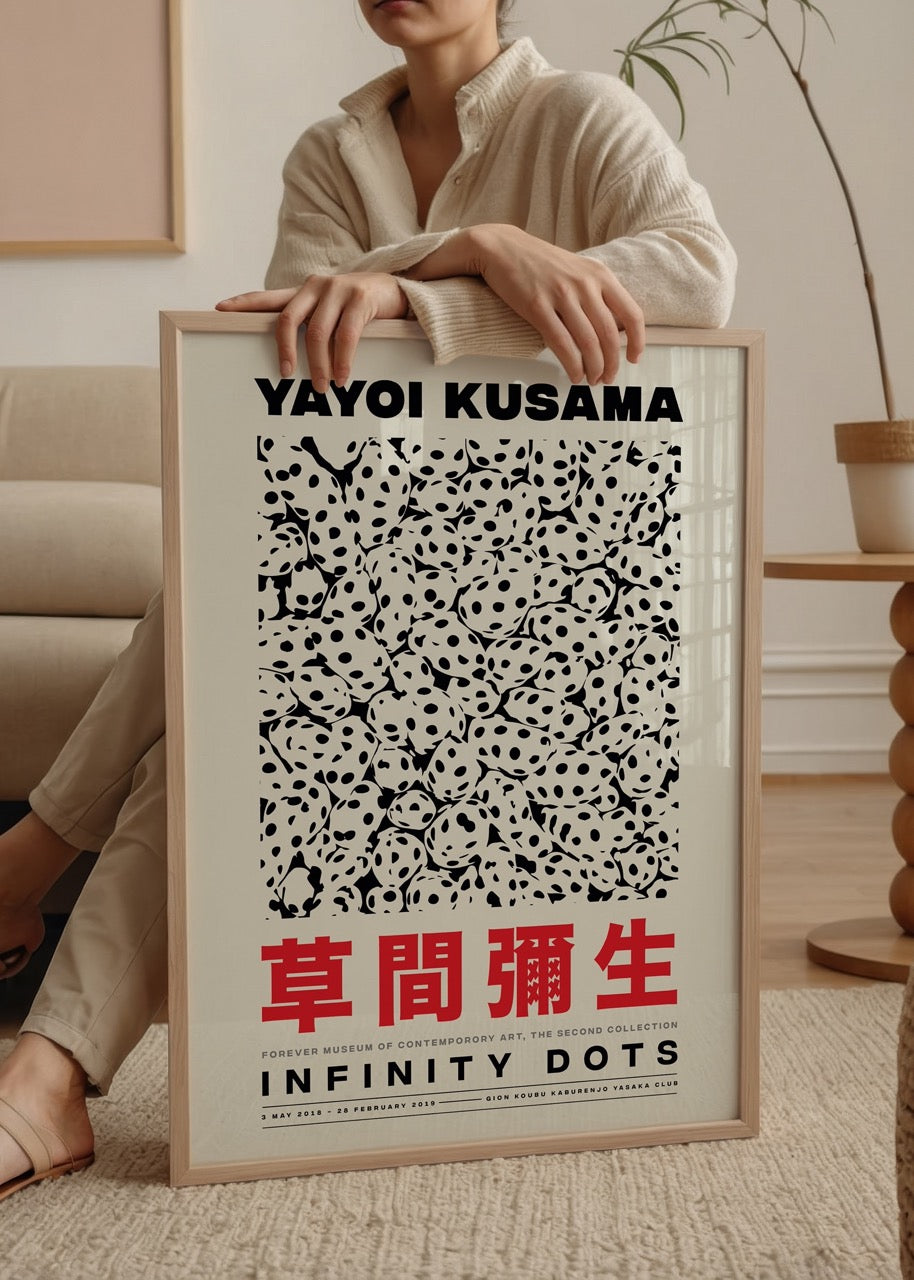 Siyah beyaz noktalardan oluşan modern desenli Yayoi Kusama stilinde sanat posteri