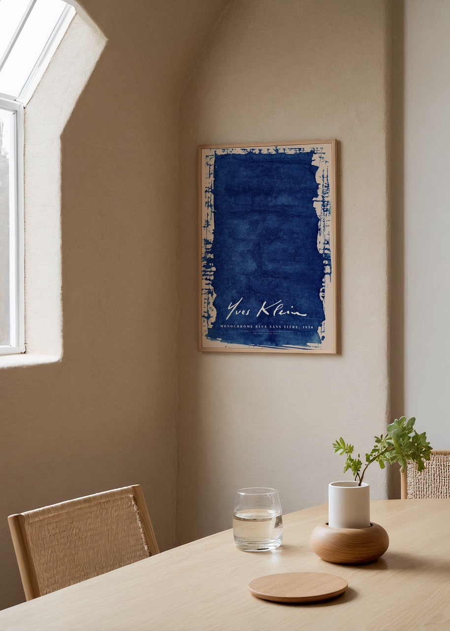 Yves Klein imzalı mavi tonlarda soyut monochrome sanat posteri