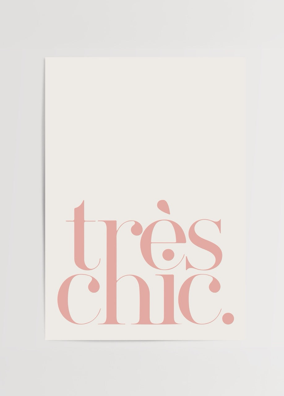 Krem zemin üzerinde pembe Fransız tipografisiyle tasarlanmış minimal modern duvar posteri