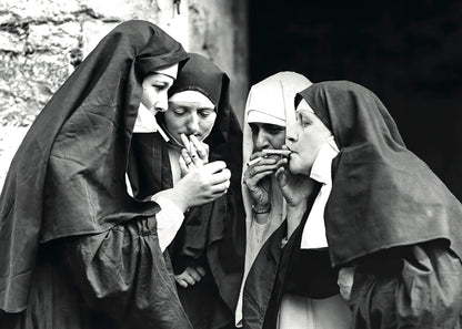 Smoking Nuns Vintage Fotoğraf Poster Baskı