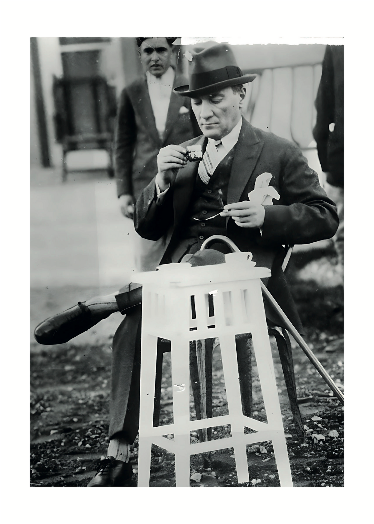 Mustafa Kemal Atatürk Çay Molasında Poster Baskı