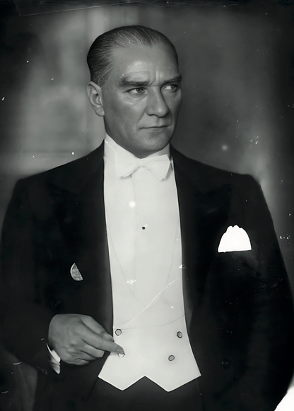 Mustafa Kemal Atatürk Beyaz Papyonlu Portre Poster Baskı