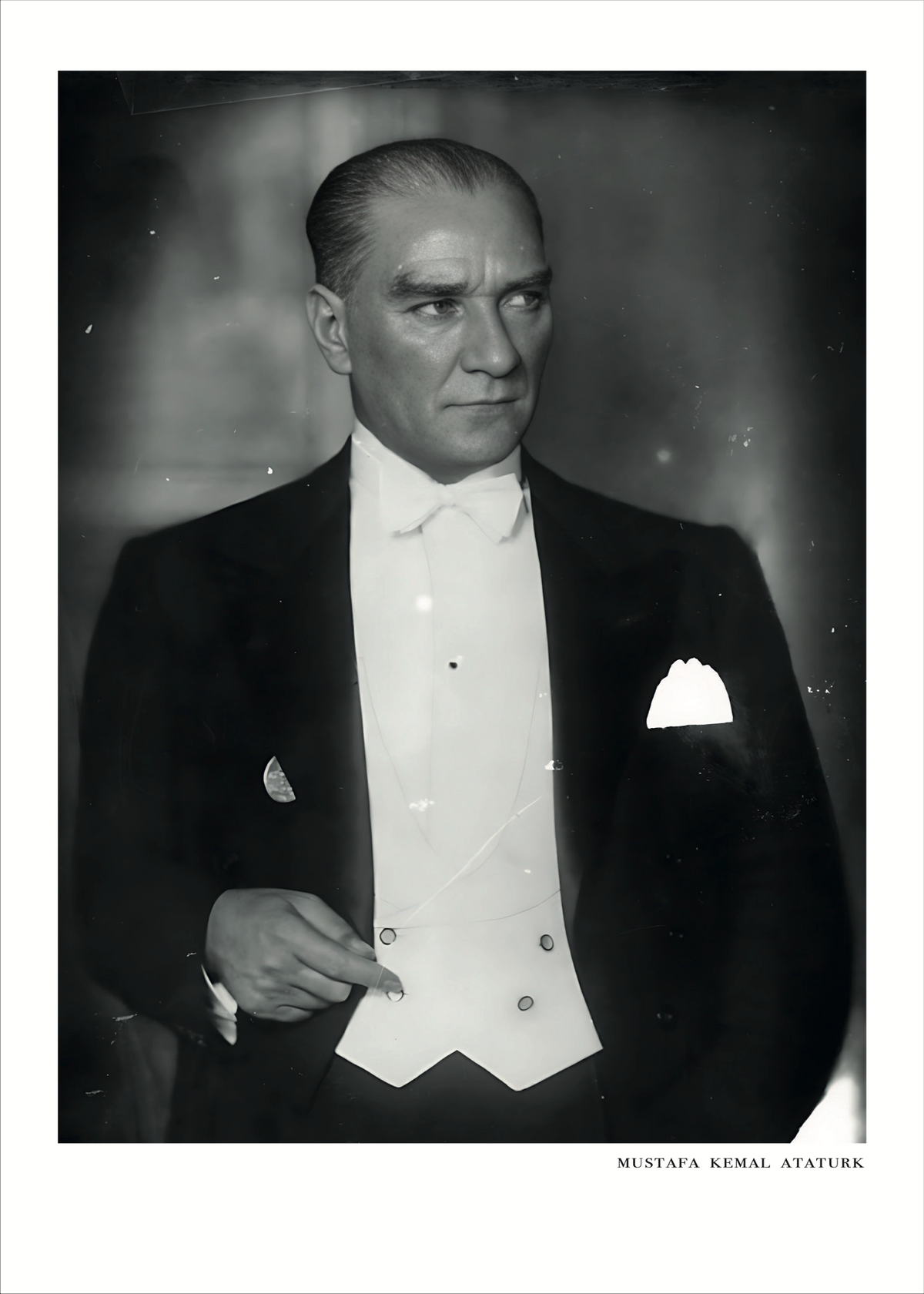 Mustafa Kemal Atatürk Fraklı Portre Poster Baskı