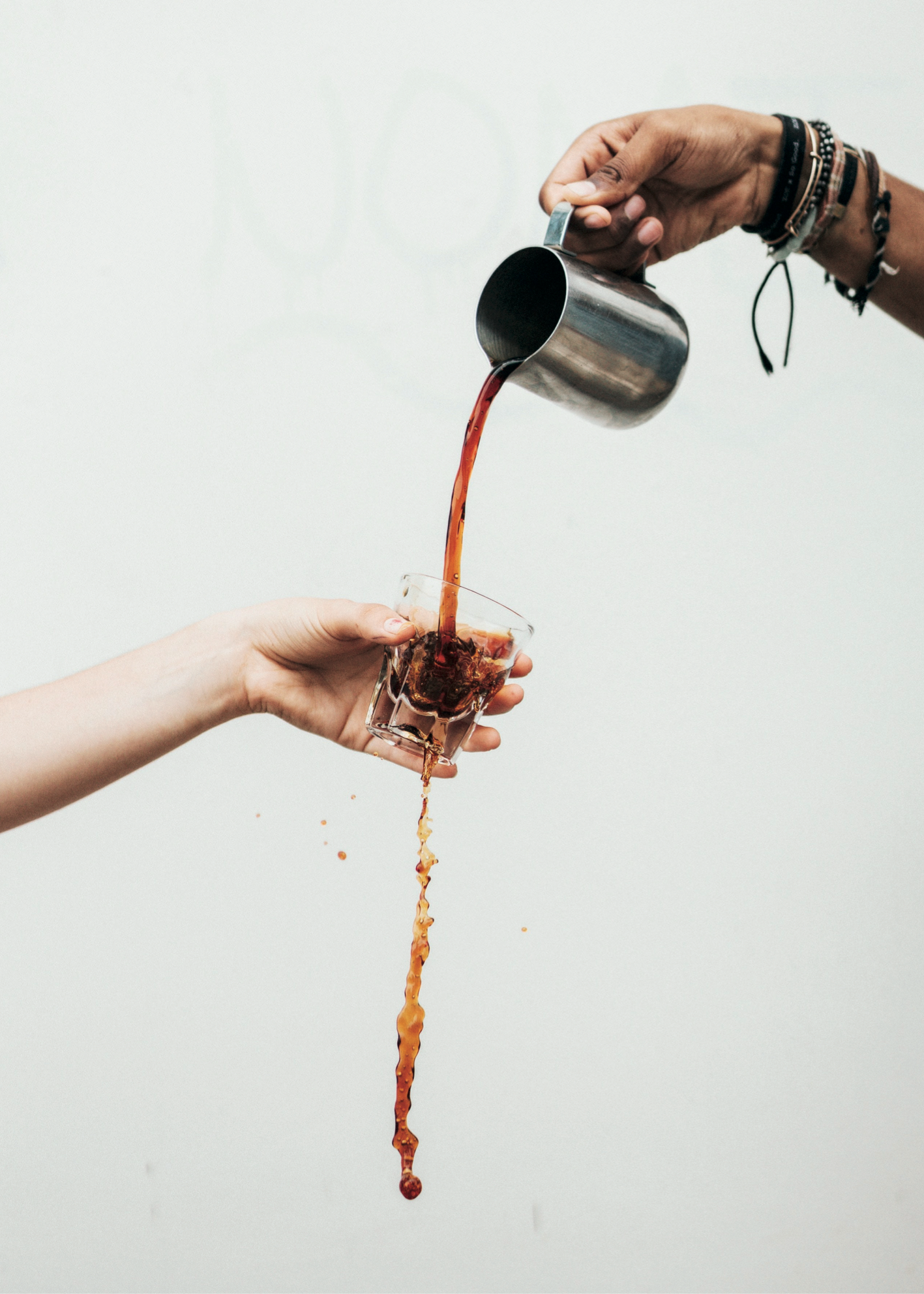 Pouring Coffee Poster Baskı