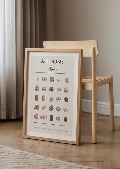 Farklı cilt tonlarında popo illüstrasyonlarından oluşan, “All Bums Welcome” yazılı mizahi ve kapsayıcı poster tasarımı