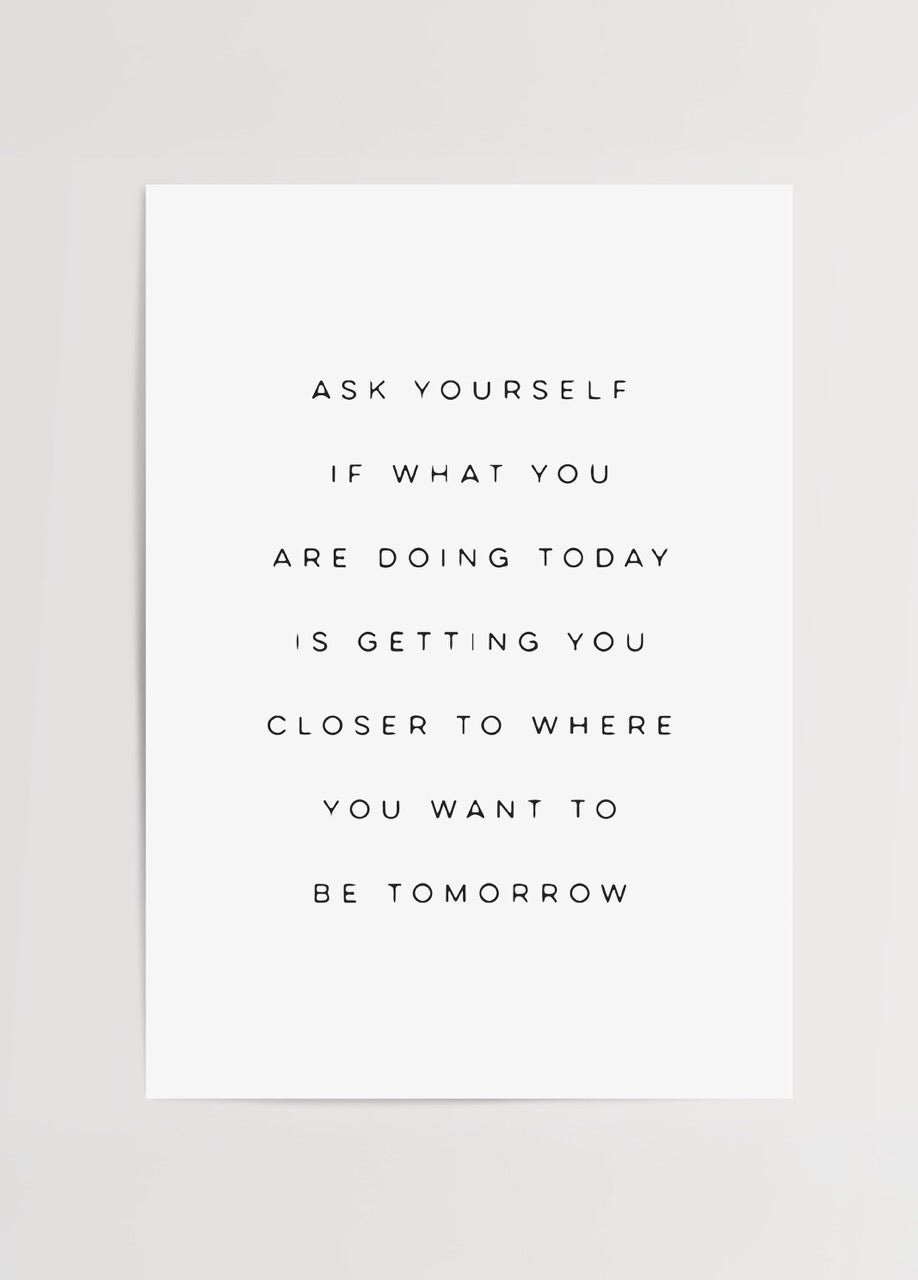 Siyah beyaz minimal tasarımlı &quot;Ask Yourself&quot; motivasyon posteri – modern tipografi duvar dekorasyonu