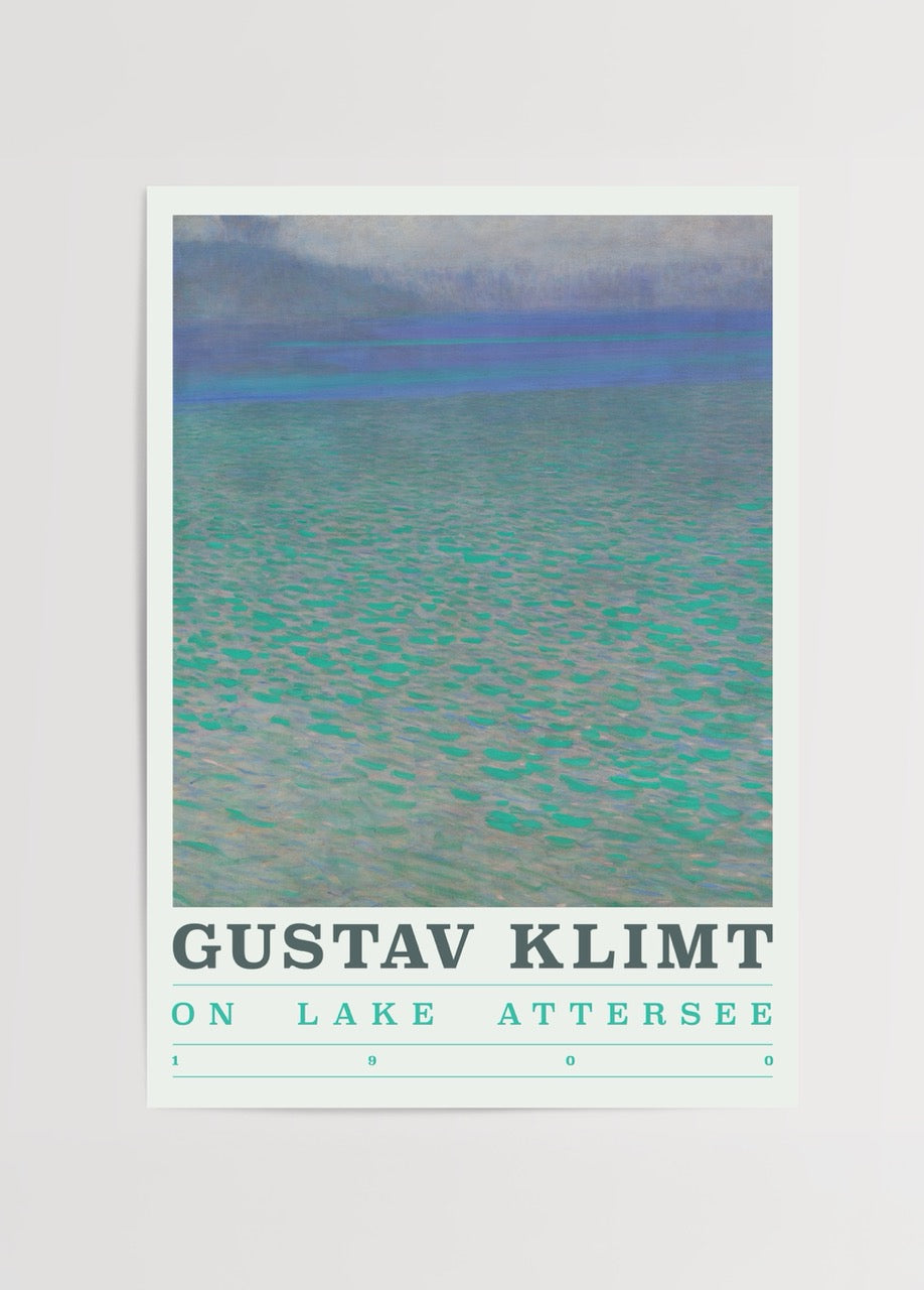 Gustav Klimt’in Attersee Gölü eserinden ilhamla tasarlanmış mavi-yeşil tonlarında soyut doğa posteri.