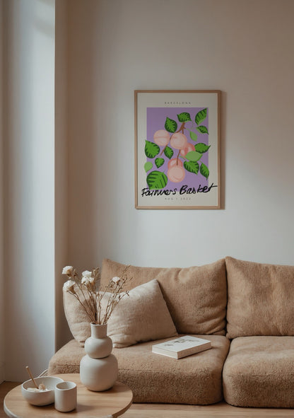 Mor fon üzerinde şeftali ve yeşil yaprak illüstrasyonlu Barcelona Farmers Basket posteri
