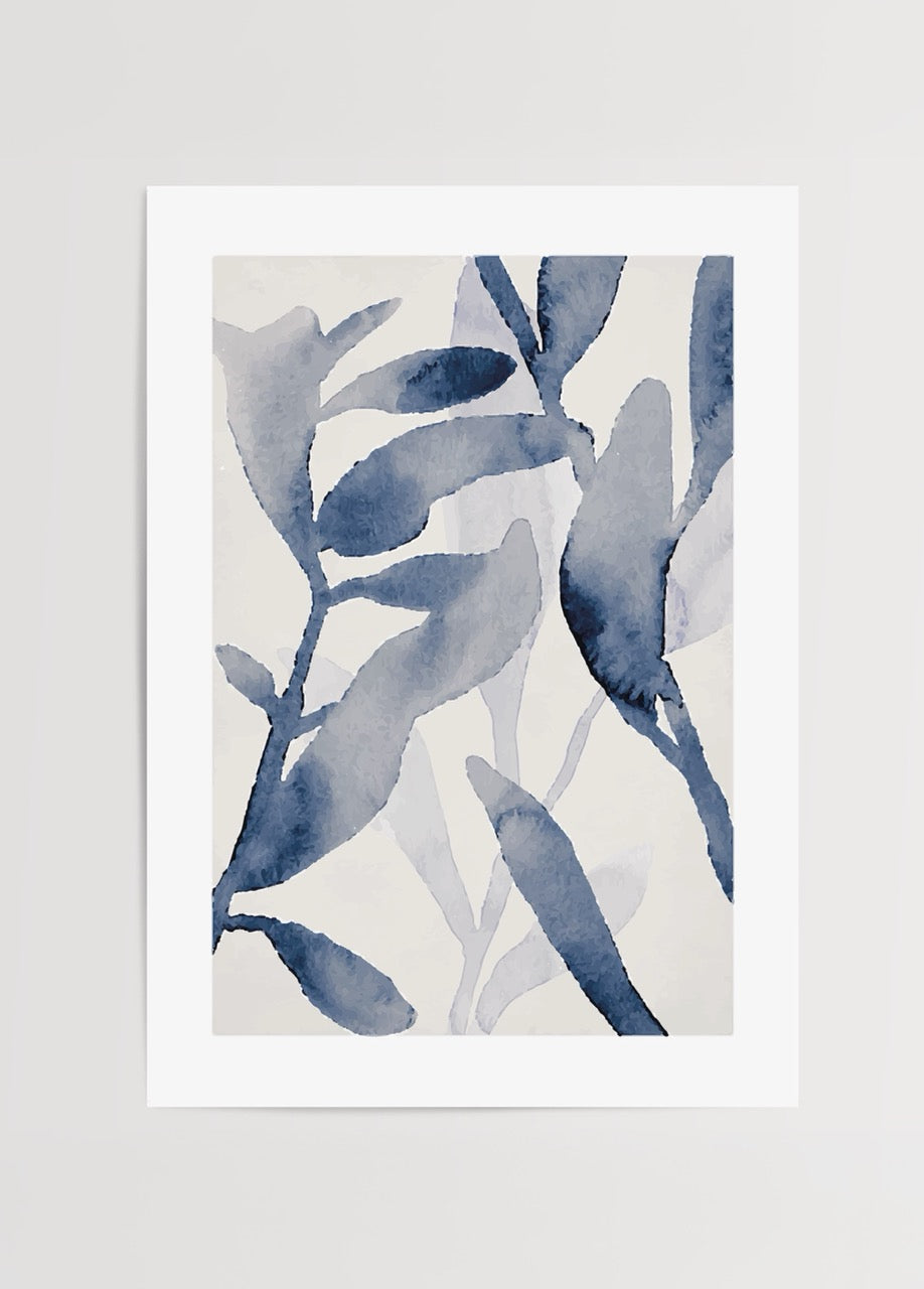 Mavi yaprak illüstrasyonundan oluşan minimal sanat posteri