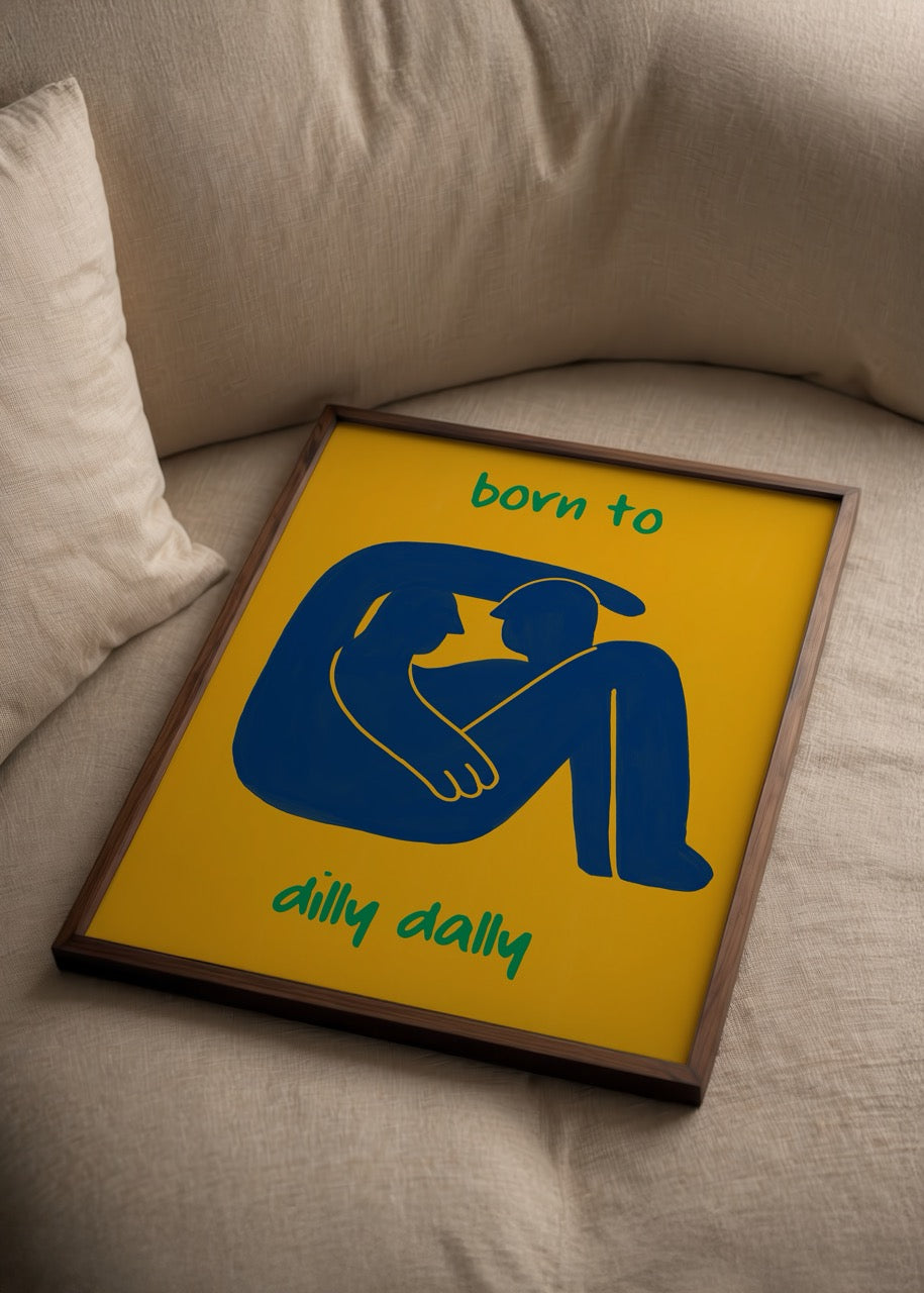 Thola Studio’nun Born posteri, sarı zemin üzerinde lacivert figürlerden oluşan modern ve minimalist soyut sanat posteri baskı.
