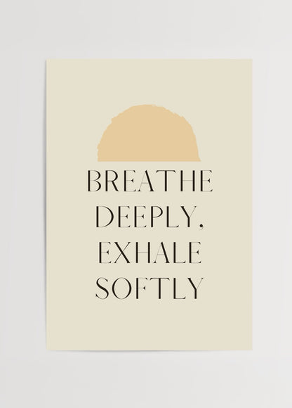 “Breathe Deeply, Exhale Softly” yazılı minimalist tipografi poster, bej arka plan üzerinde modern tasarım.