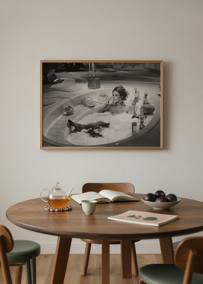 Brigitte Bardot Bathtub Print – Siyah Beyaz Vintage Fotoğraf Posteri poster baskı mockup 1
