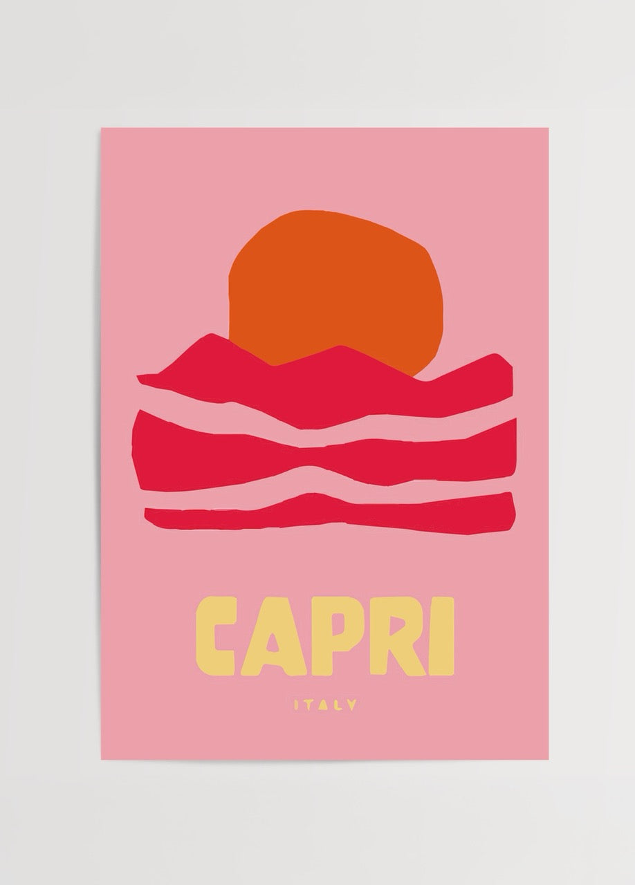 Pembe zemin üzerine kırmızı ve turuncu soyut formlarla Capri adasının ve güneşin modern yorumlandığı renkli yaz temalı poster.