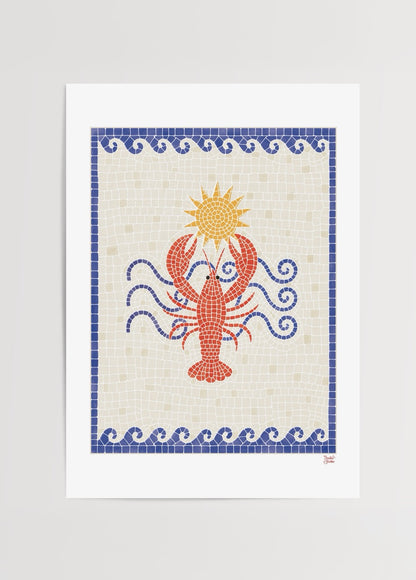Thola Studio tasarımı Coastal Icon poster baskı, mozaik desenli ıstakoz figürlü Akdeniz ve coastal temalı modern duvar dekoru