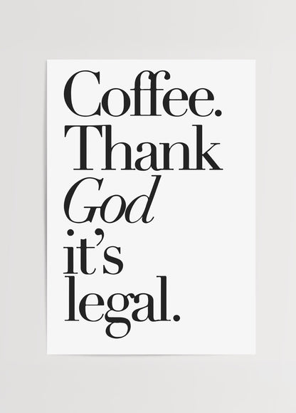 Siyah yazılı “Coffee. Thank God it’s legal.” tipografik esprili kahve posteri