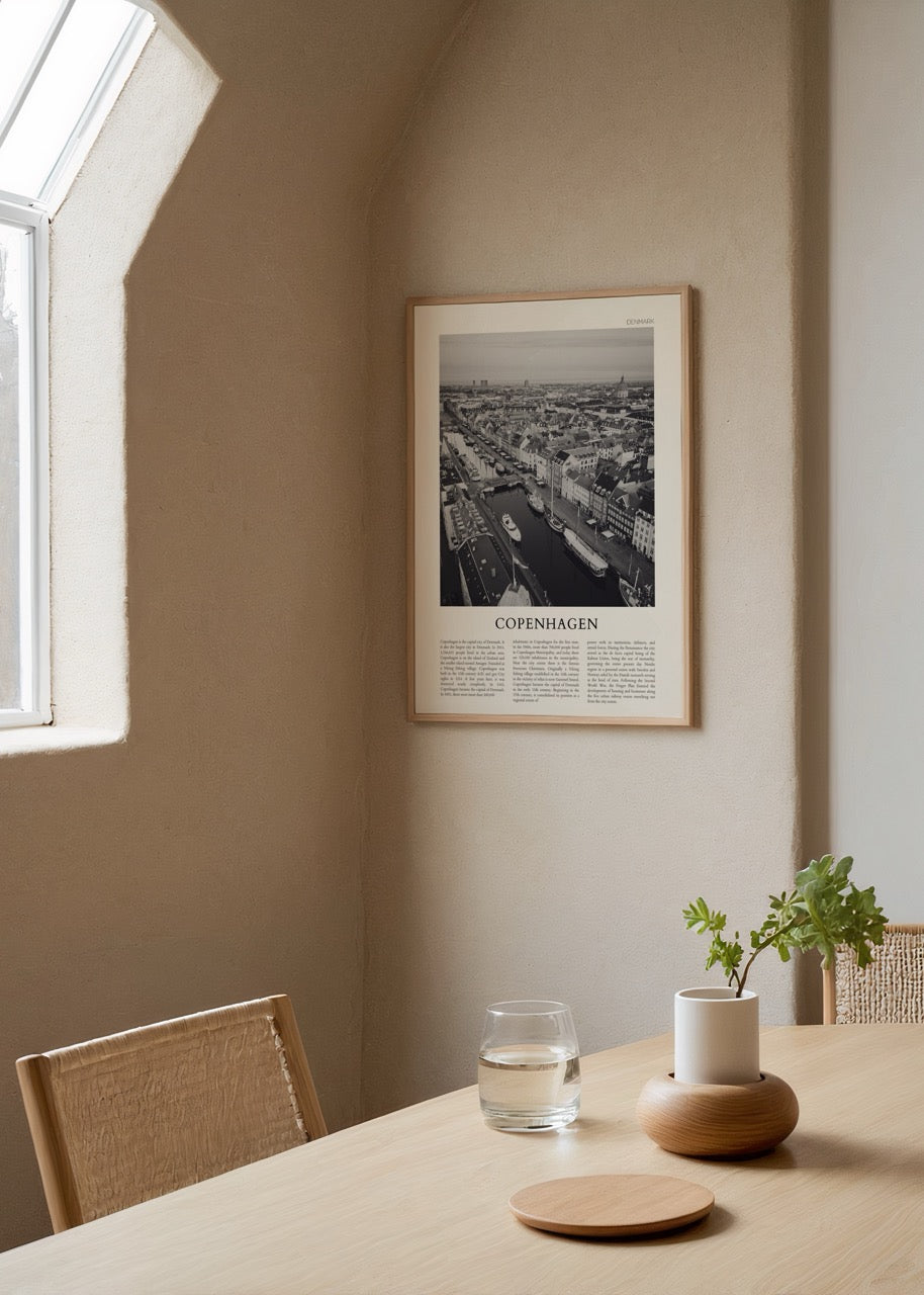 Kopenhag Nyhavn bölgesine yukarıdan bakış içeren siyah beyaz şehir posteri