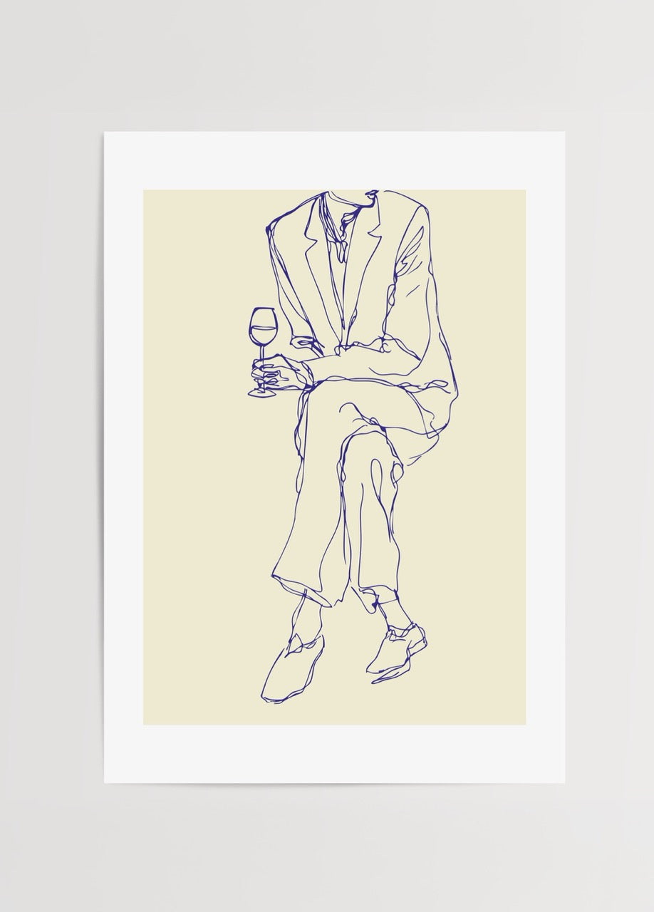 Yaren Ünlü Wine &amp; Lines koleksiyonundan minimalist tek çizgiyle çizilmiş, şarap kadehi tutan ve bacak bacak üstüne atmış figür posteri.