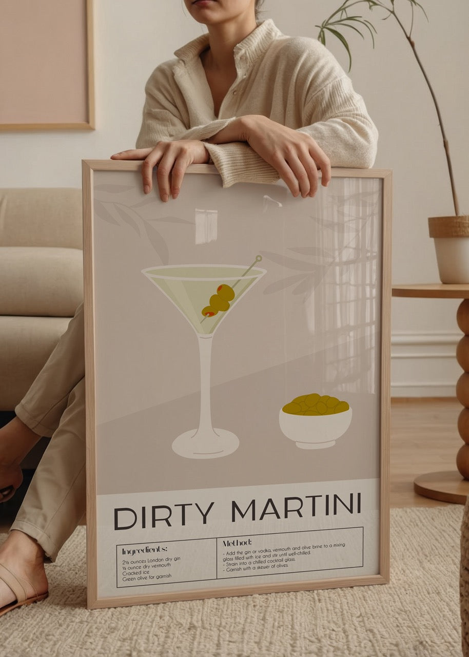 Kirli Martini kokteyli ve zeytinlerle süslenmiş bir illüstrasyon; altında tarif ve içerik bilgileri bulunan modern tarzda bir poster tasarımı.