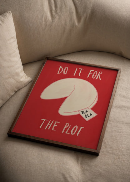 Thola Studio’nun Do It posteri, kırmızı fon üzerine şans kurabiyesi illüstrasyonu ve tipografisiyle modern ve mizahi dekoratif sanat posteri.