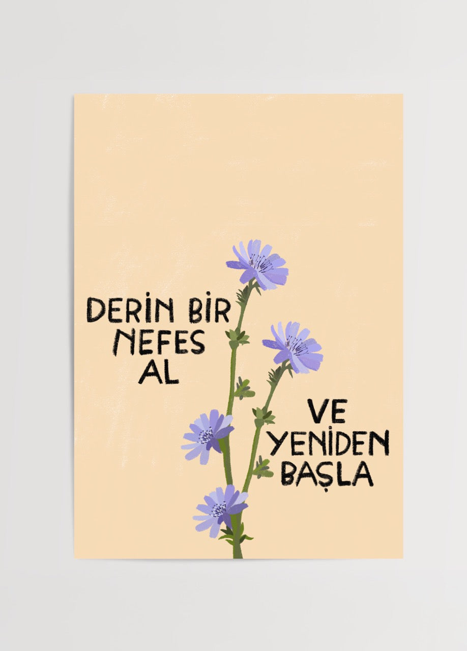 duygulariyerim’in “Derin Bir Nefes Al ve Yeniden Başla” posteri – açık şeftali fon, mor çiçekler ve el yazısı tipografiyle sade motive edici tasarım