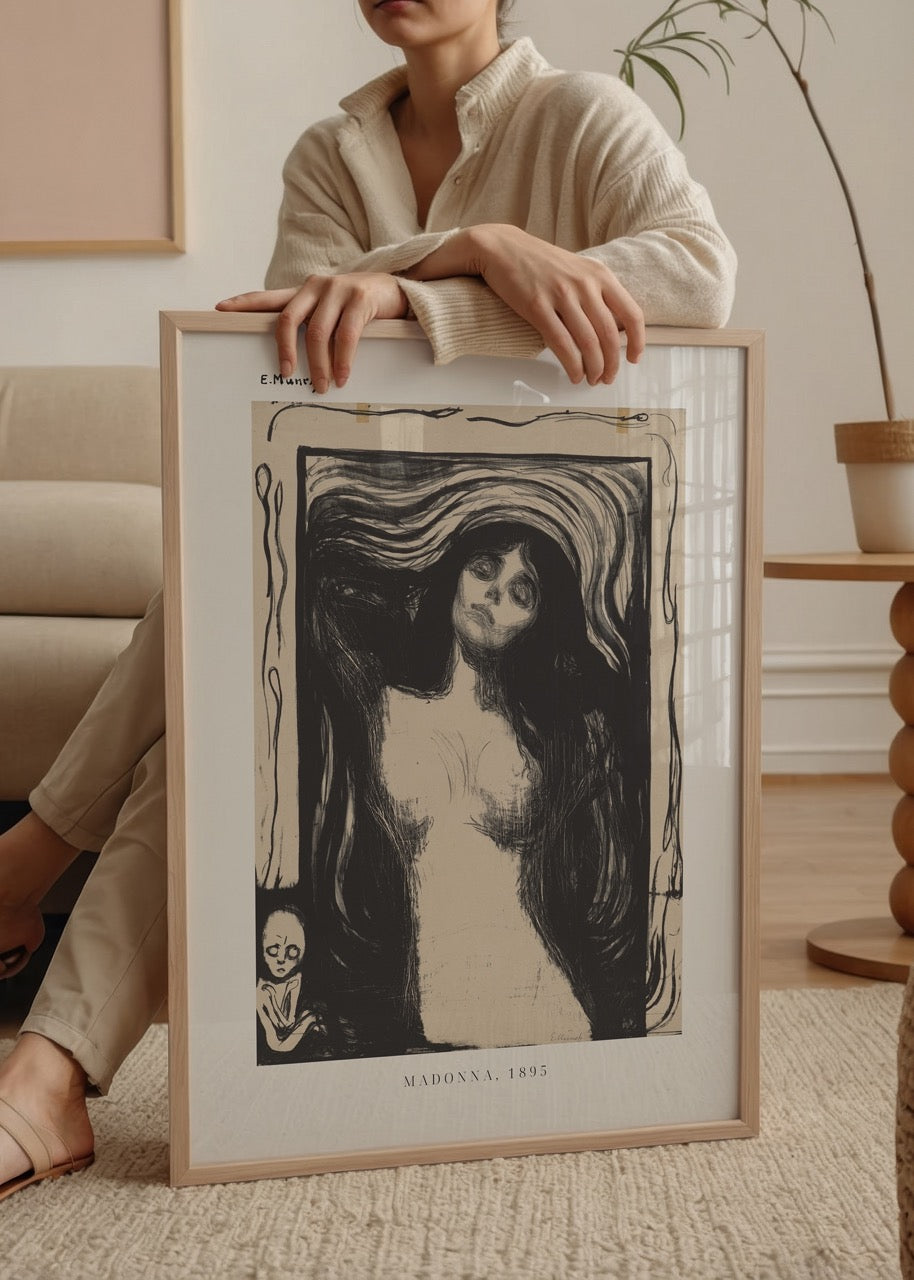 Edvard Munch’un “Madonna” (1895) adlı litografi eserinin siyah-bej tonlarında duygusal ve çarpıcı bir poster reprodüksiyonu.
