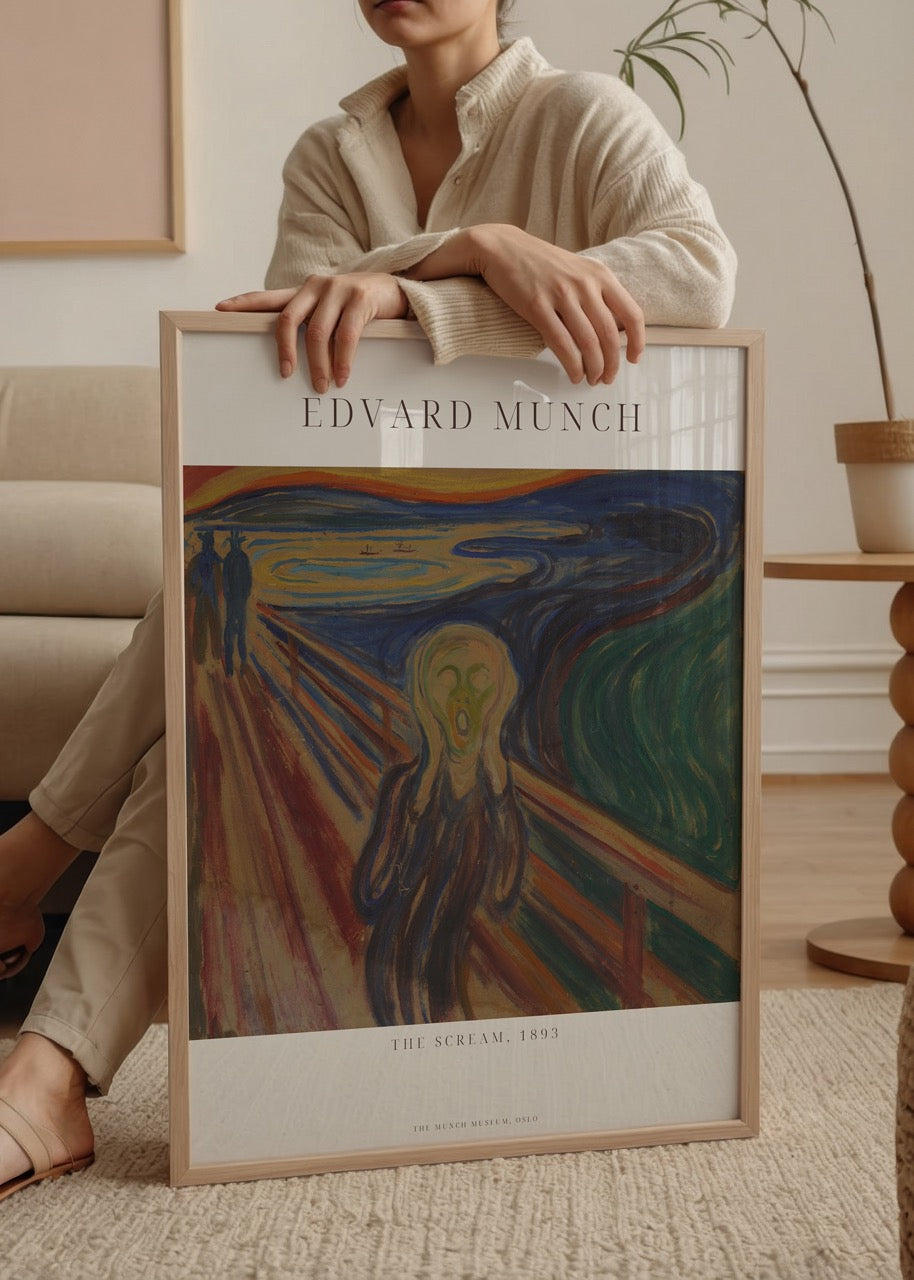 Edvard Munch’un ikonik “The Scream” (1893) eserinin renkli versiyonunu gösteren poster, köprü üstünde elleriyle yüzünü tutan figür ve dalgalı gökyüzüyle dikkat çeker.