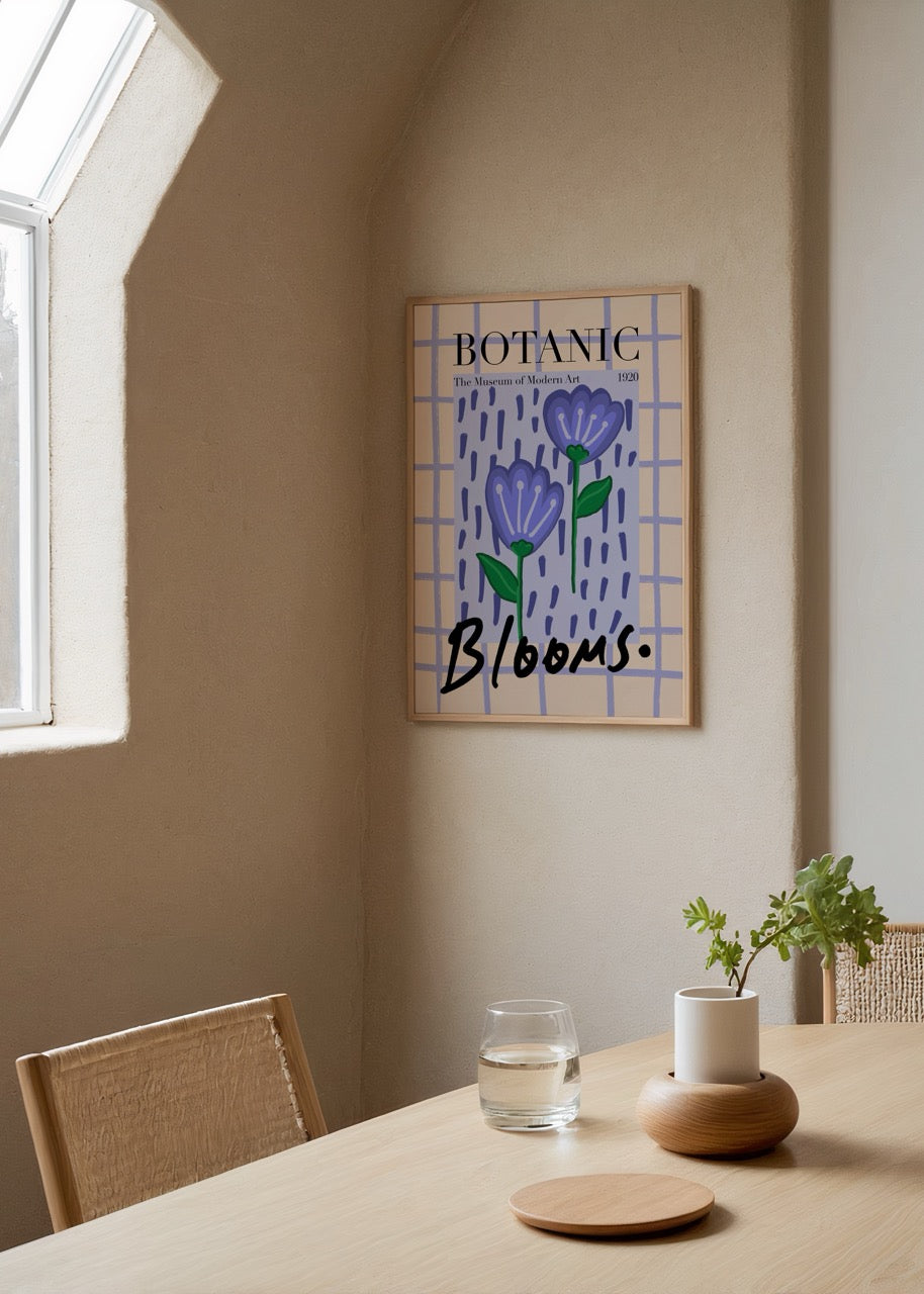 Elif Korkut’un “Quiet Garden” adlı, mavi ve mor tonlarda çiçek illüstrasyonlu modern botanik poster tasarımı.