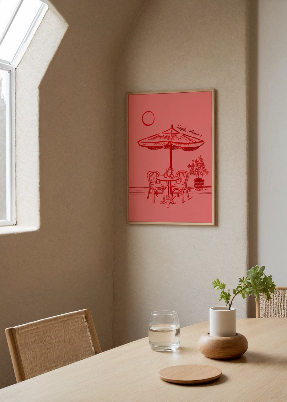 Elif Korkut’un “Simple Pleasures” adlı, minimalist tarzda çay masası ve güneş illüstrasyonuyla tasarlanmış kırmızı tonlu poster baskısı.