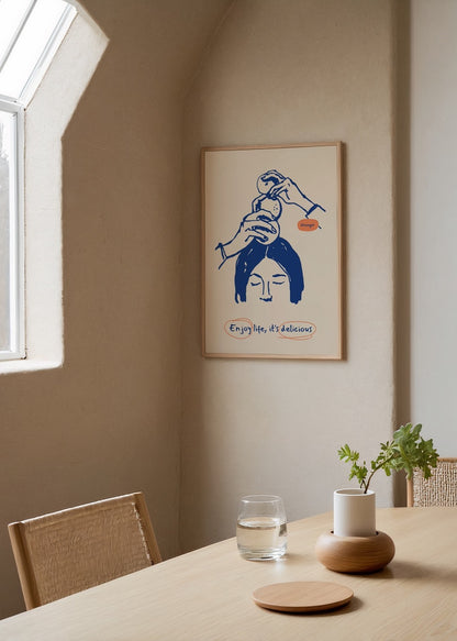 Kadın başına portakal koyan ellerin çizimi ve “Enjoy life, it’s delicious” yazılı modern illüstrasyon poster