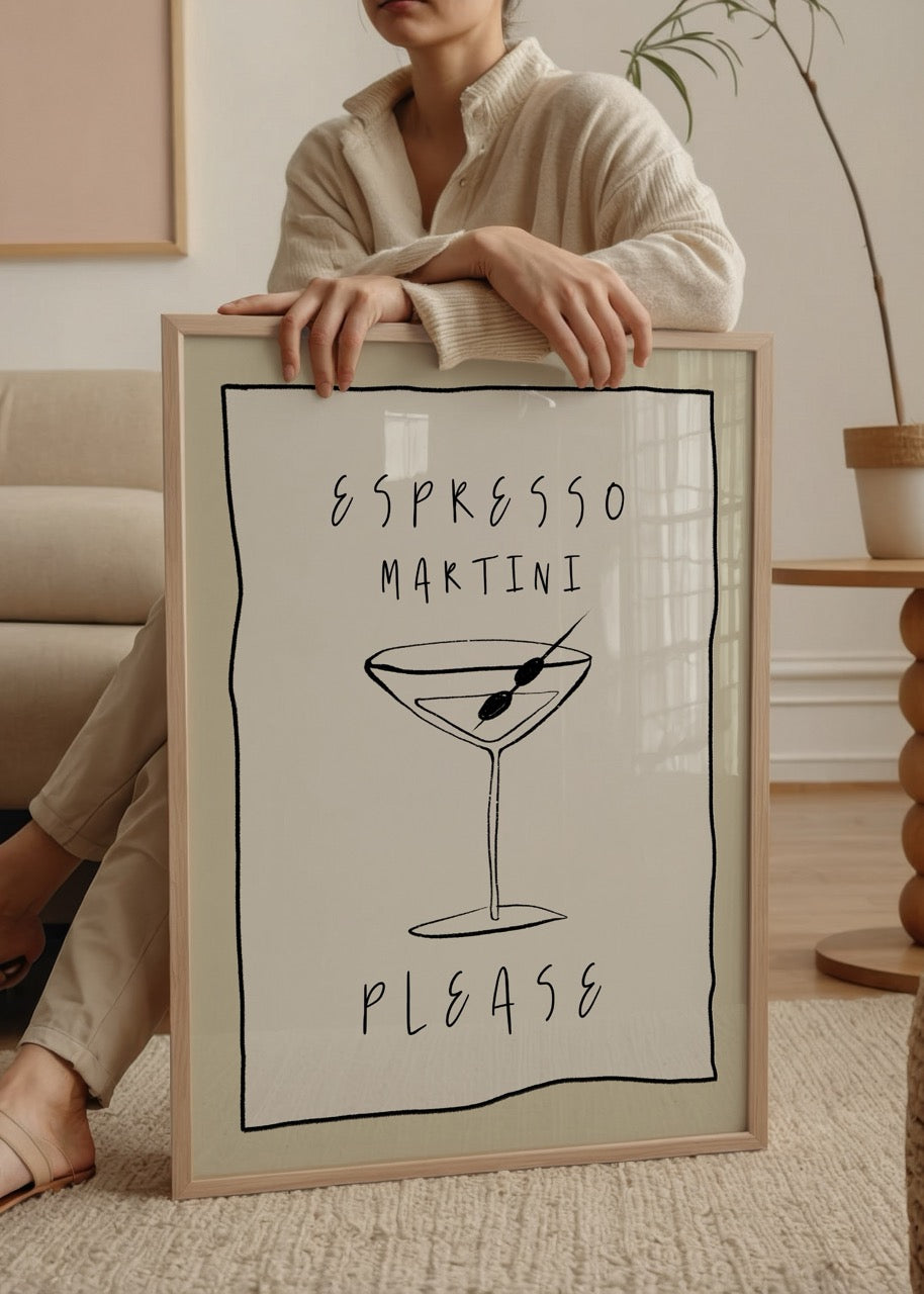 Bej arka plan üzerinde siyah çizgi espresso martini kokteyl bardağı illüstrasyonlu ve tipografi tasarımlı minimalist duvar posteri.