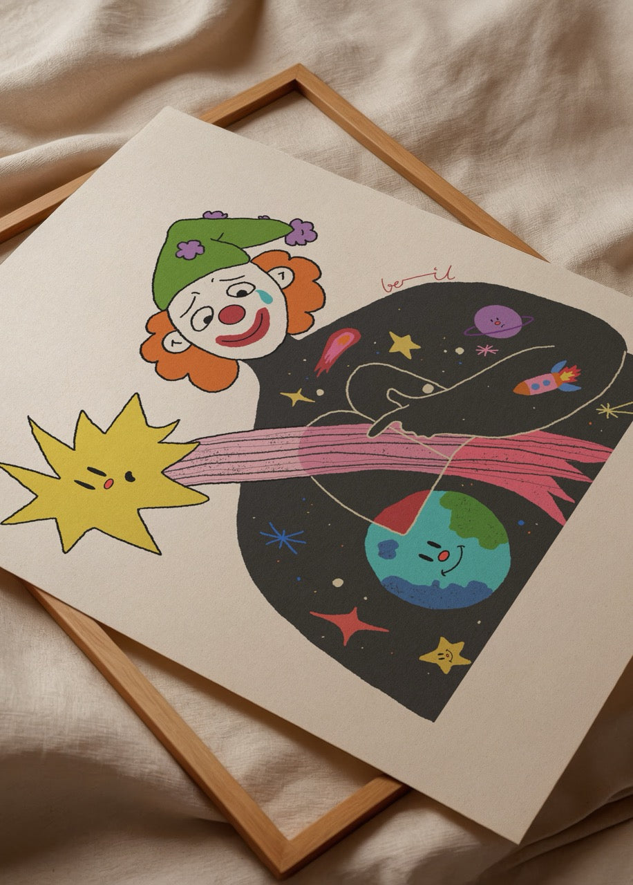 Kendin olma korkusunu sembolik figürler ve renkli evren anlatımıyla ele alan çağdaş illüstrasyon poster