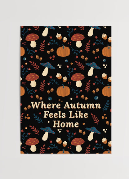Özge Özcan imzalı Feels Like Home posteri; sonbahar temalı mantar ve balkabağı desenleriyle cozy illüstrasyon.