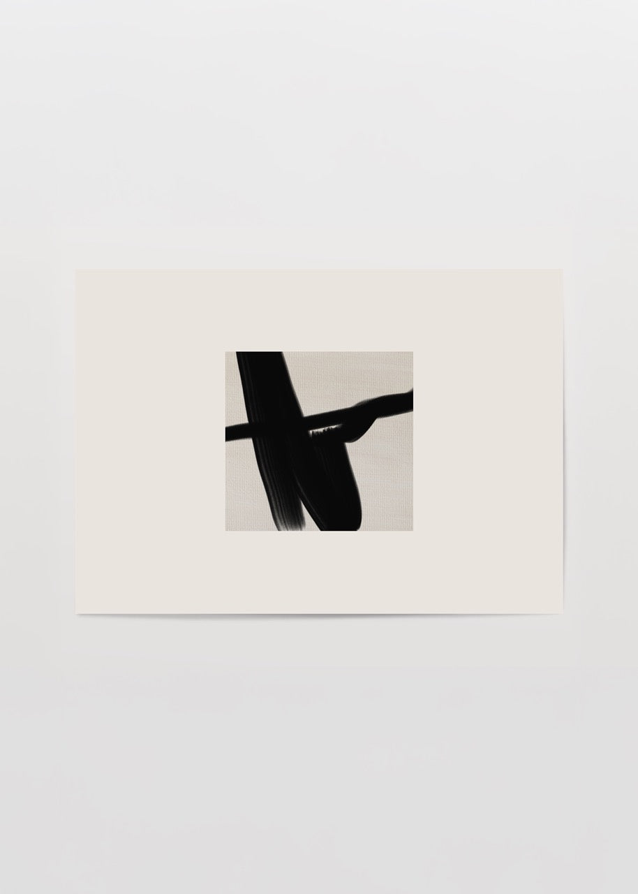 Ekru zemin üzerine siyah fırça darbesiyle oluşturulmuş minimal soyut poster baskı
