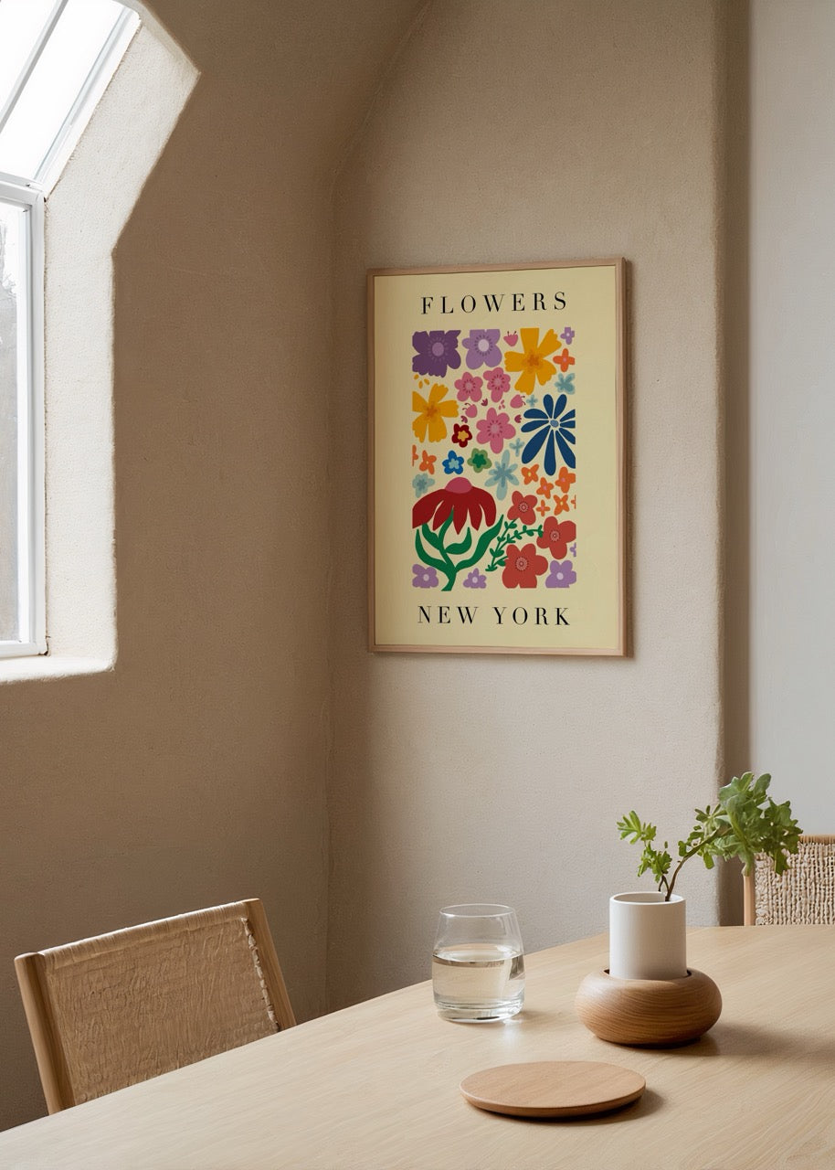 Elif Korkut’un “Flower Garden” adlı, renkli çiçek illüstrasyonlarından oluşan modern poster baskısı.