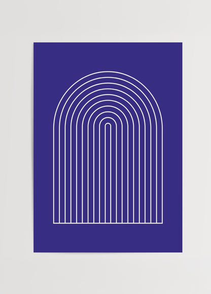Geometric Arch posteri, koyu mavi zemin üzerine beyaz çizgilerle minimalist kemer deseni
